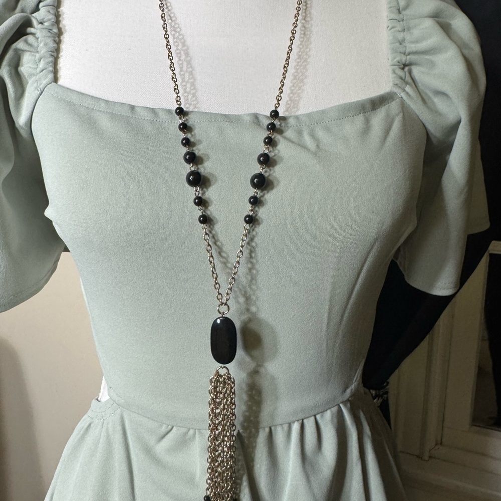 Elegant Black and Gold Necklace‎